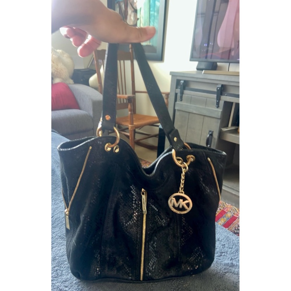 Michael Kors Black Suede Leather Medium-sized Shoulder Bag - Picture 5 of 8